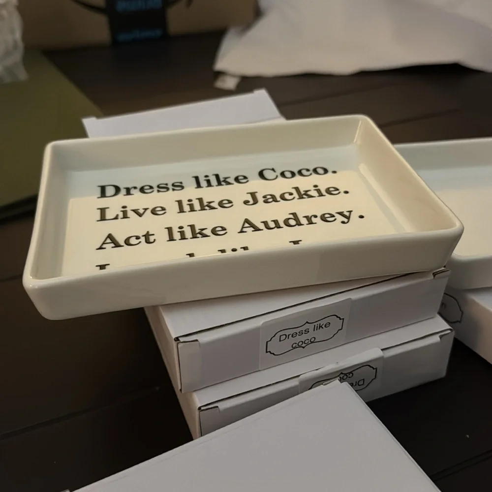 🆕Gift Idea! Beautiful White Ceramic Tray for Entry Table All Season Fashionista